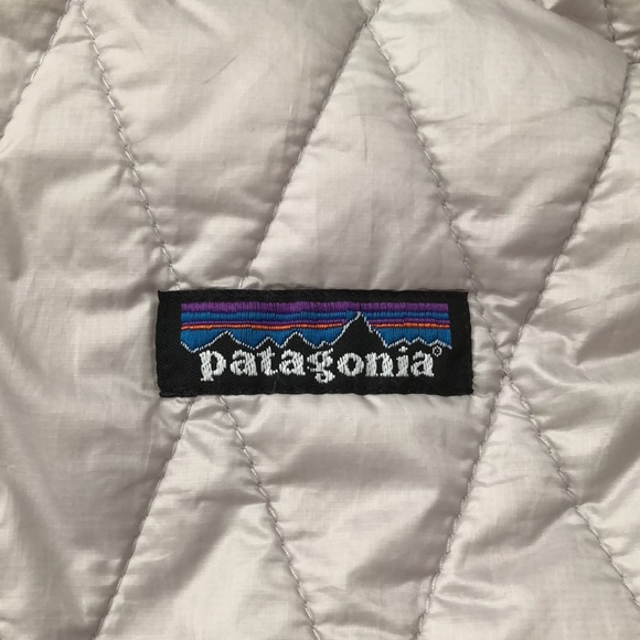 Patagonia vest white/ super light silver color. 🥶😍 Sz M with Primaloft - Picture 2 of 11